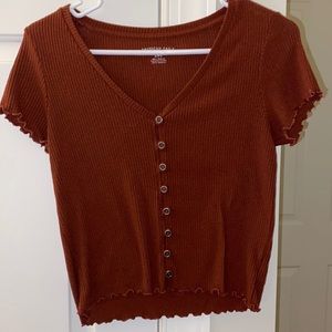 American Eagle Maroon Cropped Shirt Size Medium